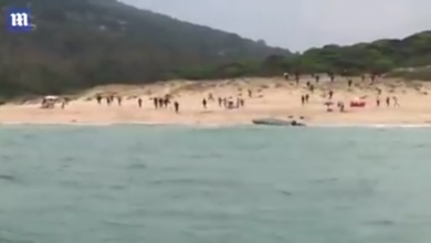 Photo of عشرات المهاجرين يخطؤون الهدف وينزلون عند شاطئ للعراة