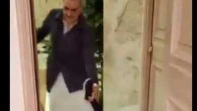 Photo of الوليد بن طلال كما لم ترونه من قبل .. لعب و ضحك وقهقهة مع حفيدته – فيديو