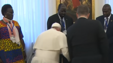 Photo of أليسا تغرد حول حادثة تقبيل البابا فرانسيس لقدمي رئيس جنوب السودان